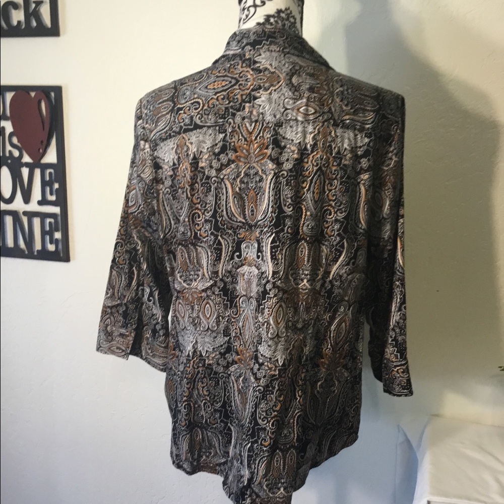 212 Collection Button- Down - Picture 3 of 4